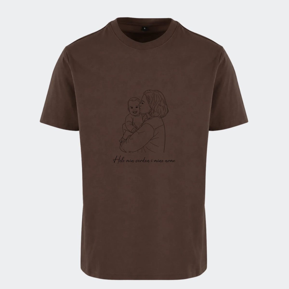 T-shirts til voksne – Stregtegning med eget billede, chokoladebrun, set forfra