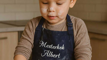 Forklæde til børn med broderet navn