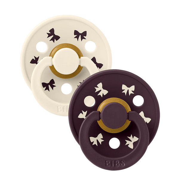 BIBS Colour Holiday Bow Sutter 2-Pak - Ivory/Plum - Str. 2 Babyprodukter BIBS