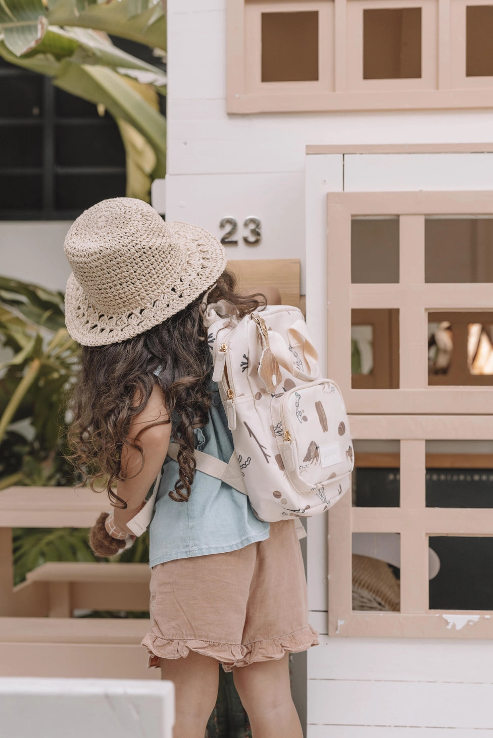 Mini rygsæk med under vandet design til børn - med navn Customizer faire Mini rygsæk med under vandet design til børn - med navn Rå hvid med under vandet design 22 x 7,5 x 28 cm (8,7 x 3 x 11 cm)