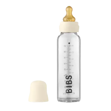 BIBS glassutteflaske 225ml i borsilikatglas med rund naturgumminipple og antikolikdesign