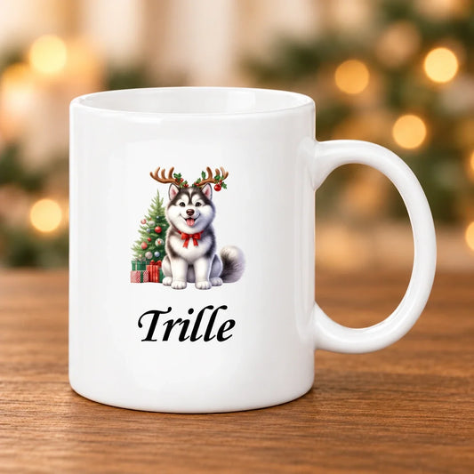Julehund – keramikkrus på varm, mørkere egetræsbordplade med diffus julebaggrund