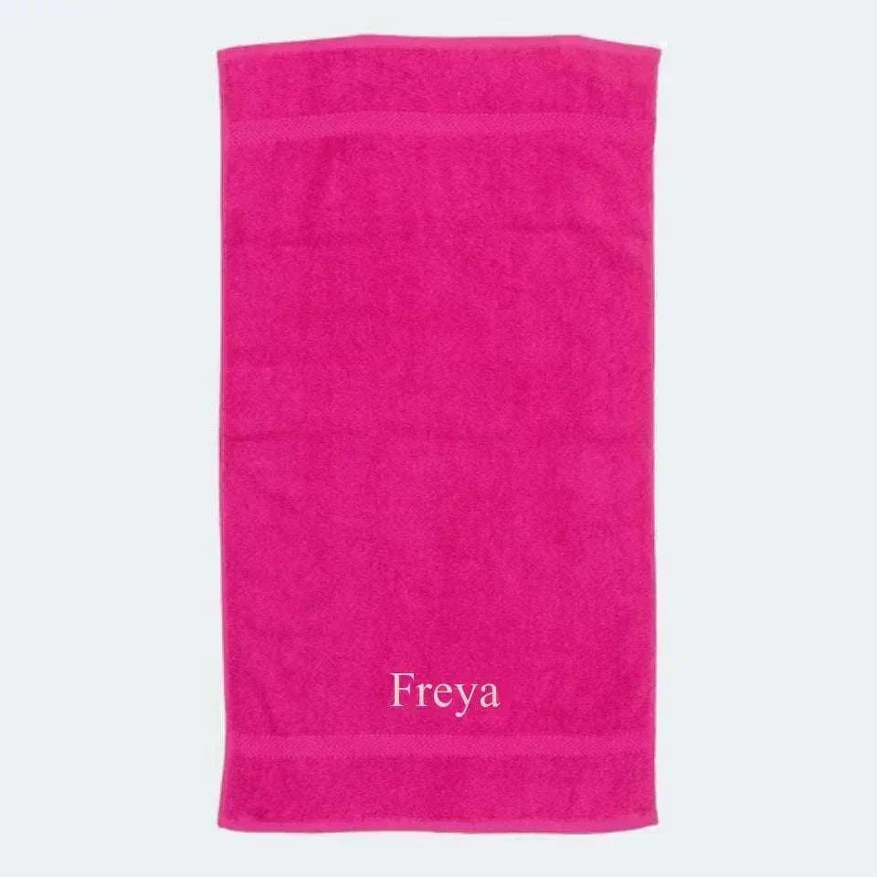Fuchsia håndklæde i 100% bomuld med personligt broderi og høj absorberingsevne
