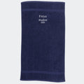 Håndklæde til studenten 2025 - flere farver Customizer TeeInBlue Håndklæde med flere linjer Navy 50x90