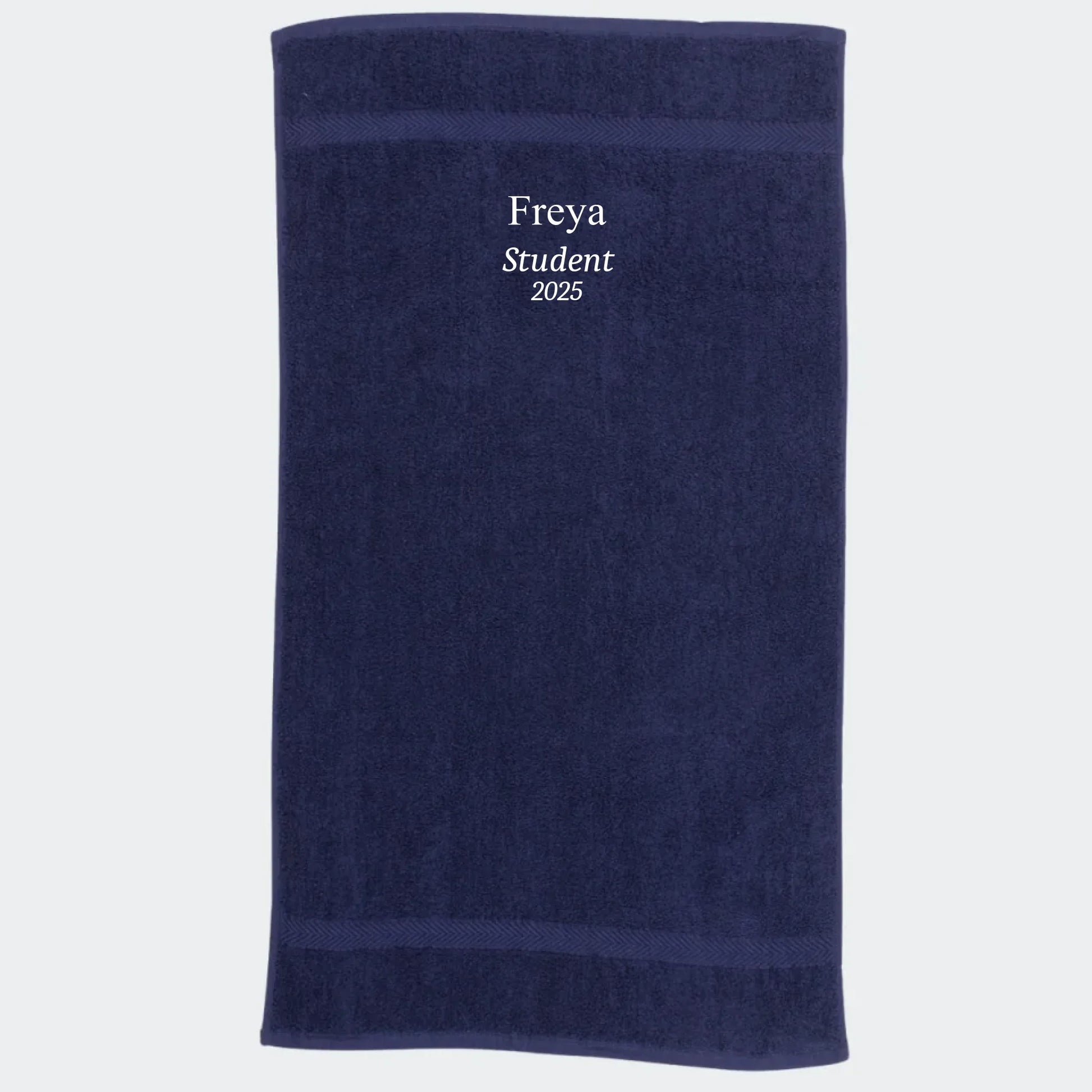 Håndklæde til studenten 2025 - flere farver Customizer TeeInBlue Håndklæde med flere linjer Navy 50x90