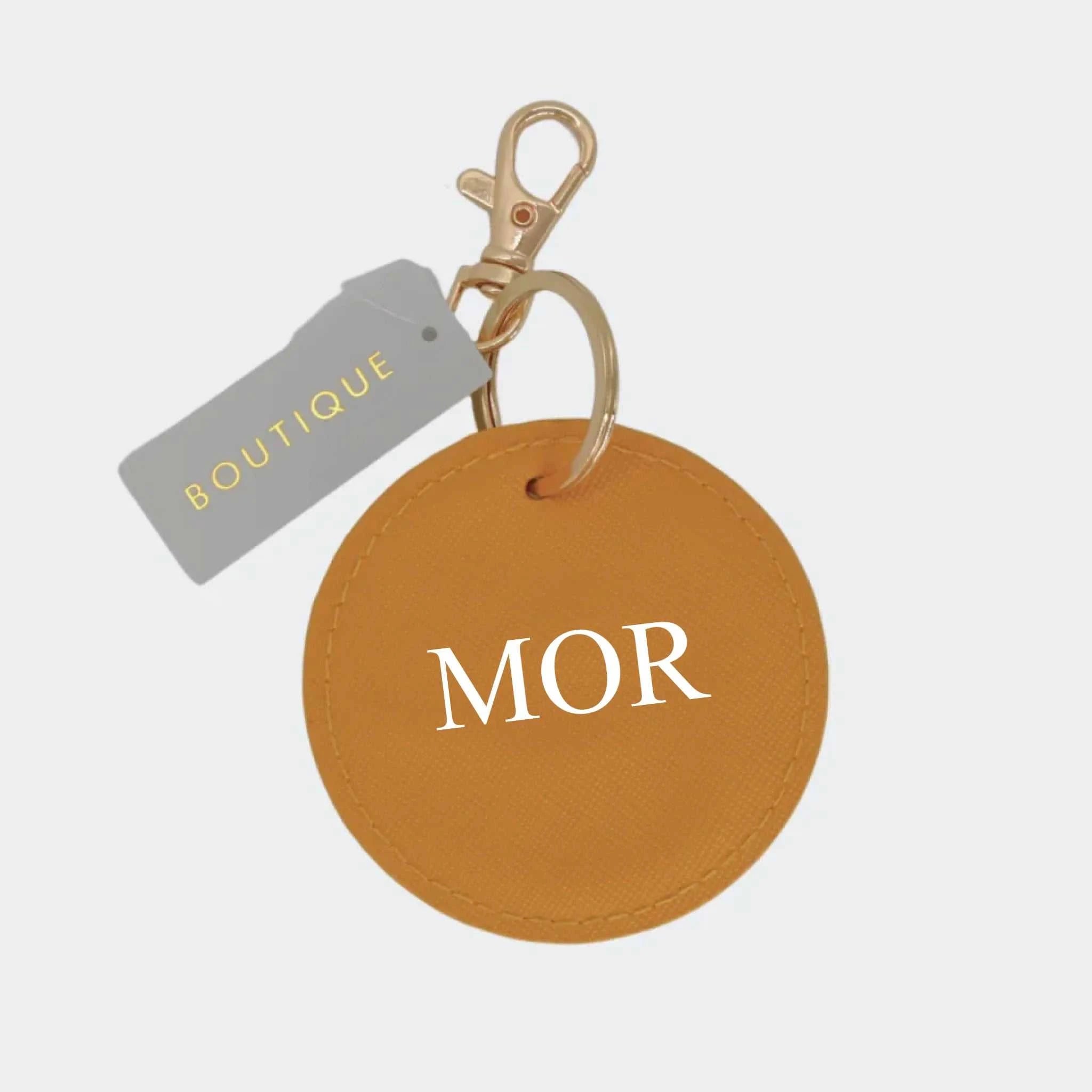Mustard/Guld rund nøglering – MOR, Egen tekst sennepsgul Diameter 7 cm