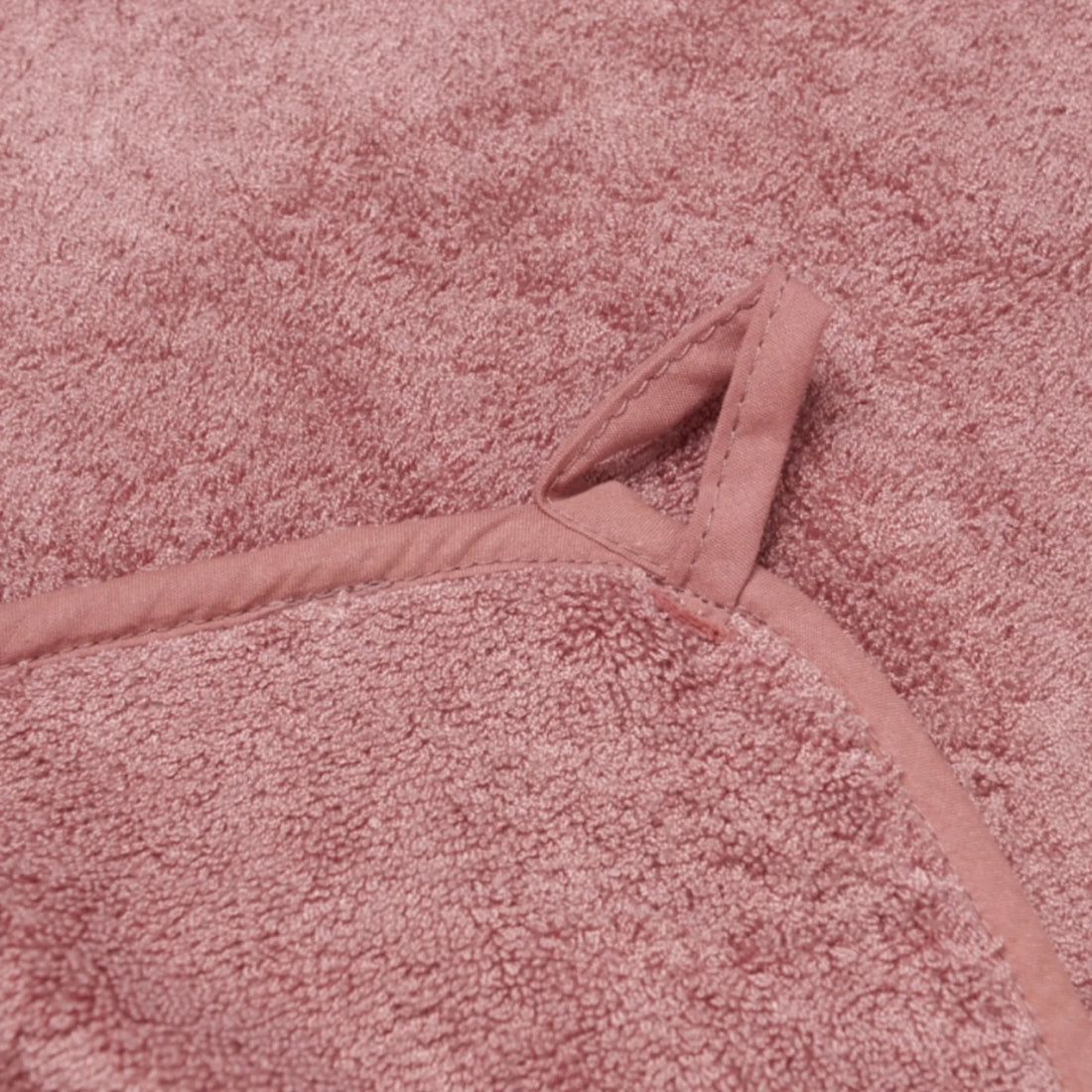 Pippi - Håndklæde med hætte - Old Rose Customizer 123Unik Brodering på hætten Old rose 83x83cm