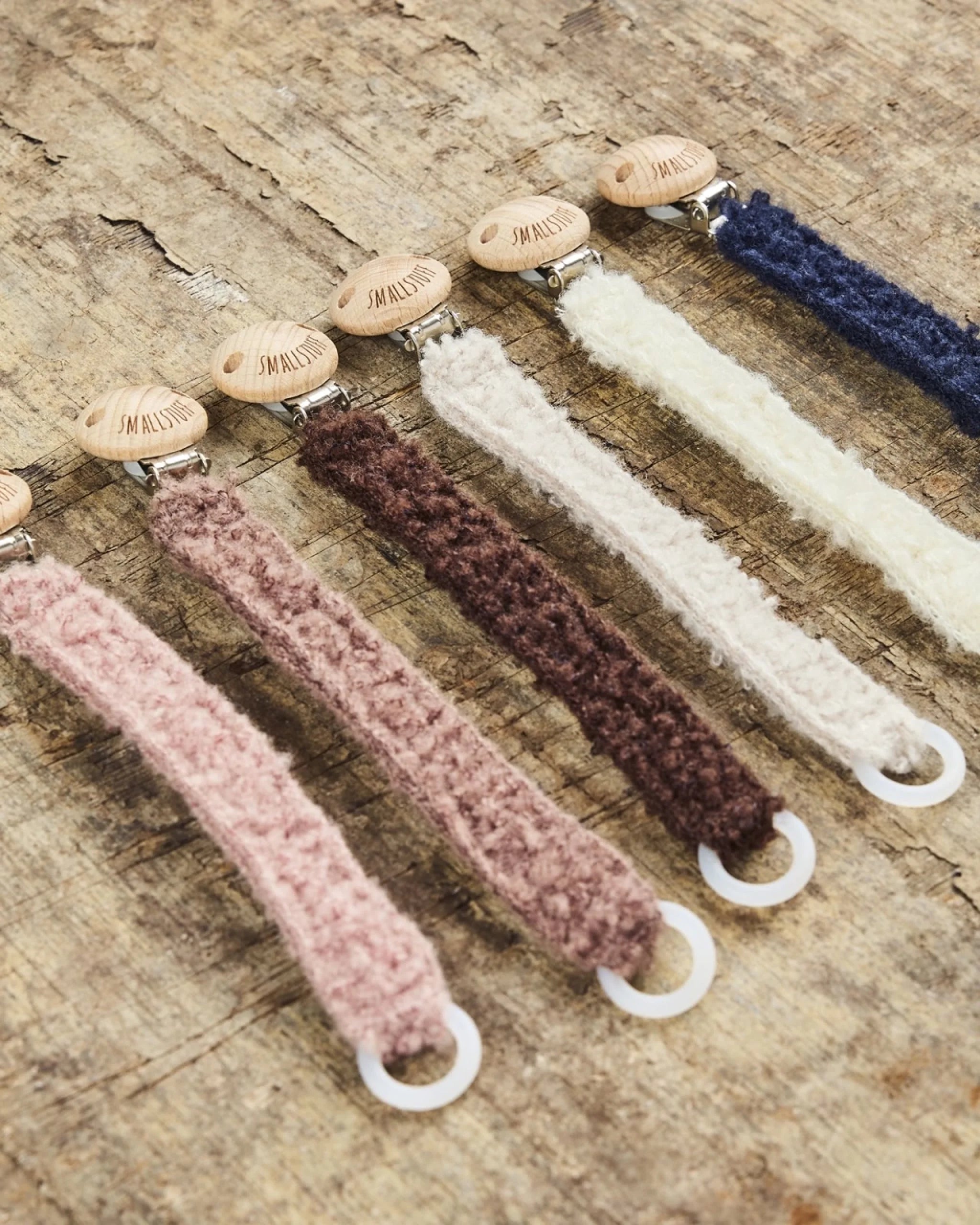 Strikket suttesnor, bouclé merino uld, powder
