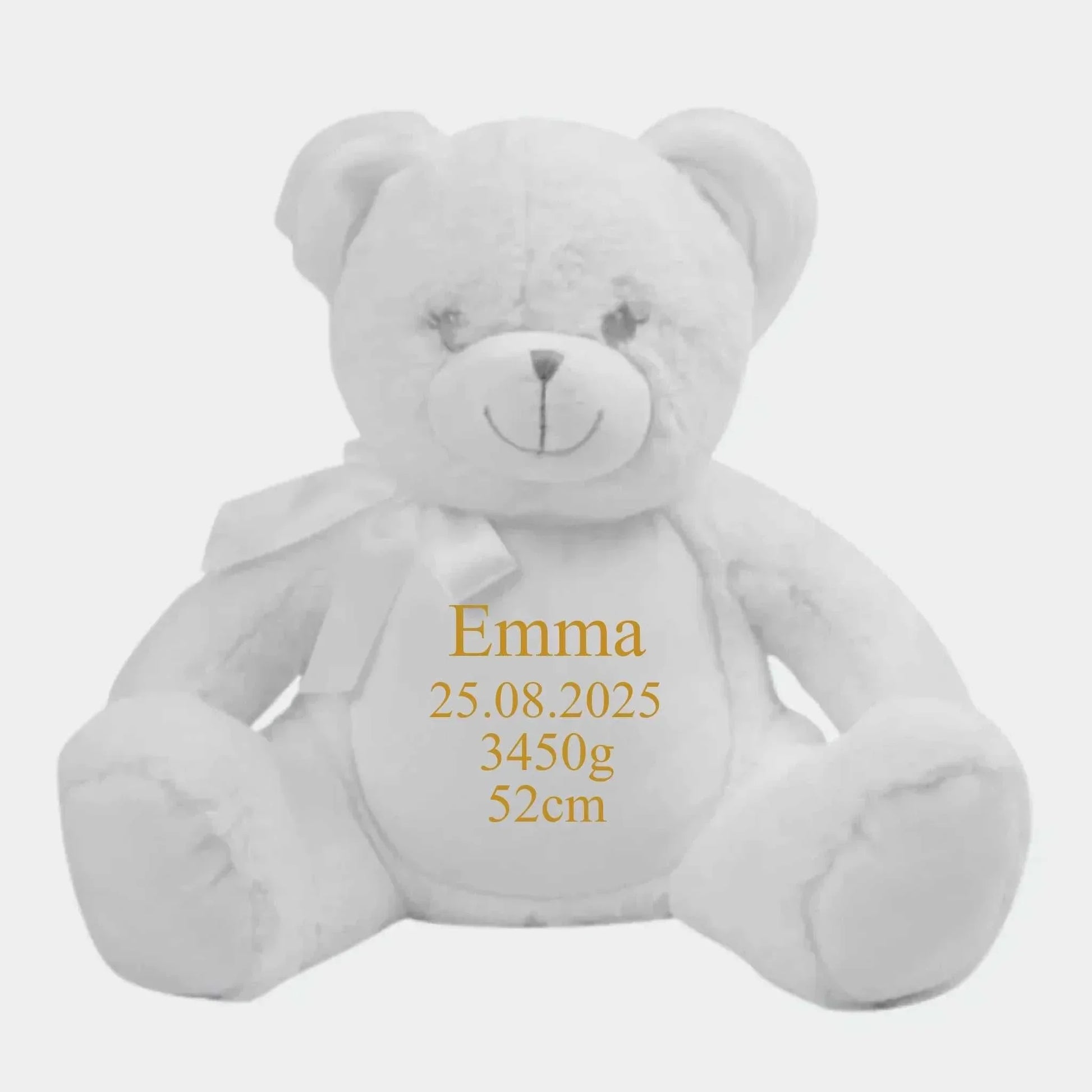 Hvid bamse med navn og data broderet på bamsen Customizer TeeInBlue Navn+Dato+Længde+Vægt 544 42cm