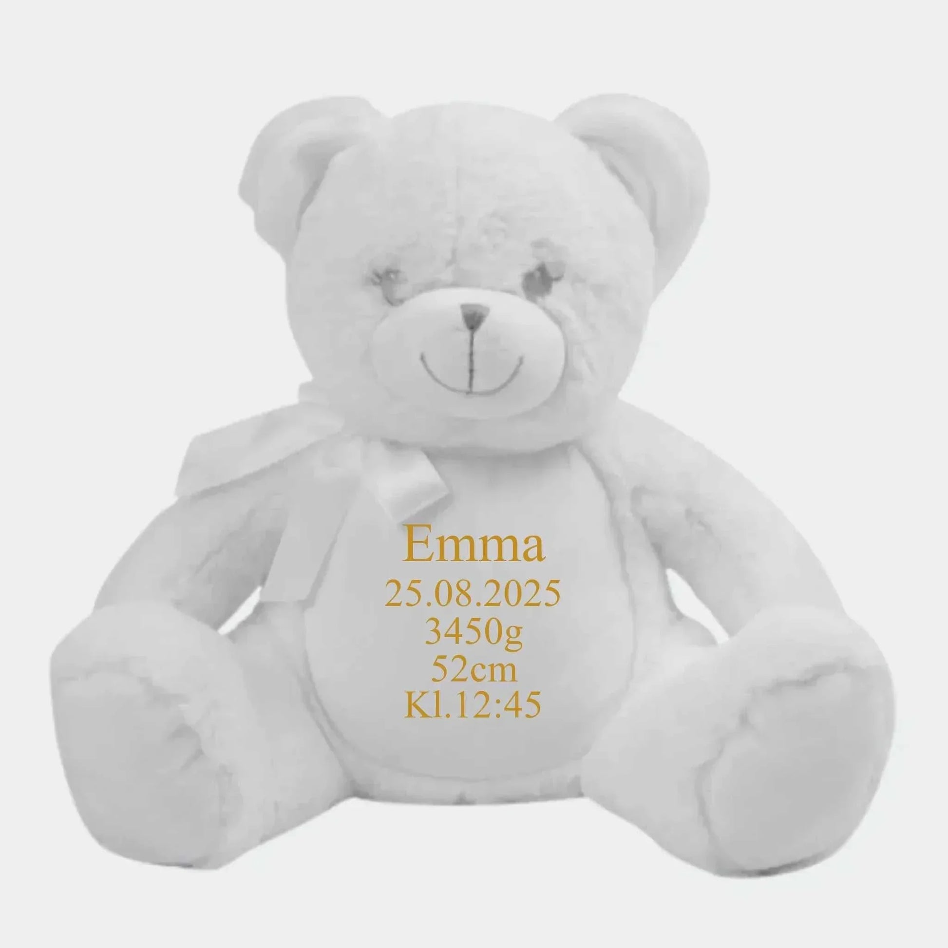 Hvid bamse med navn og data broderet på bamsen Customizer TeeInBlue Navn+Dato+Længde+Vægt+Klokkeslet 544 42cm
