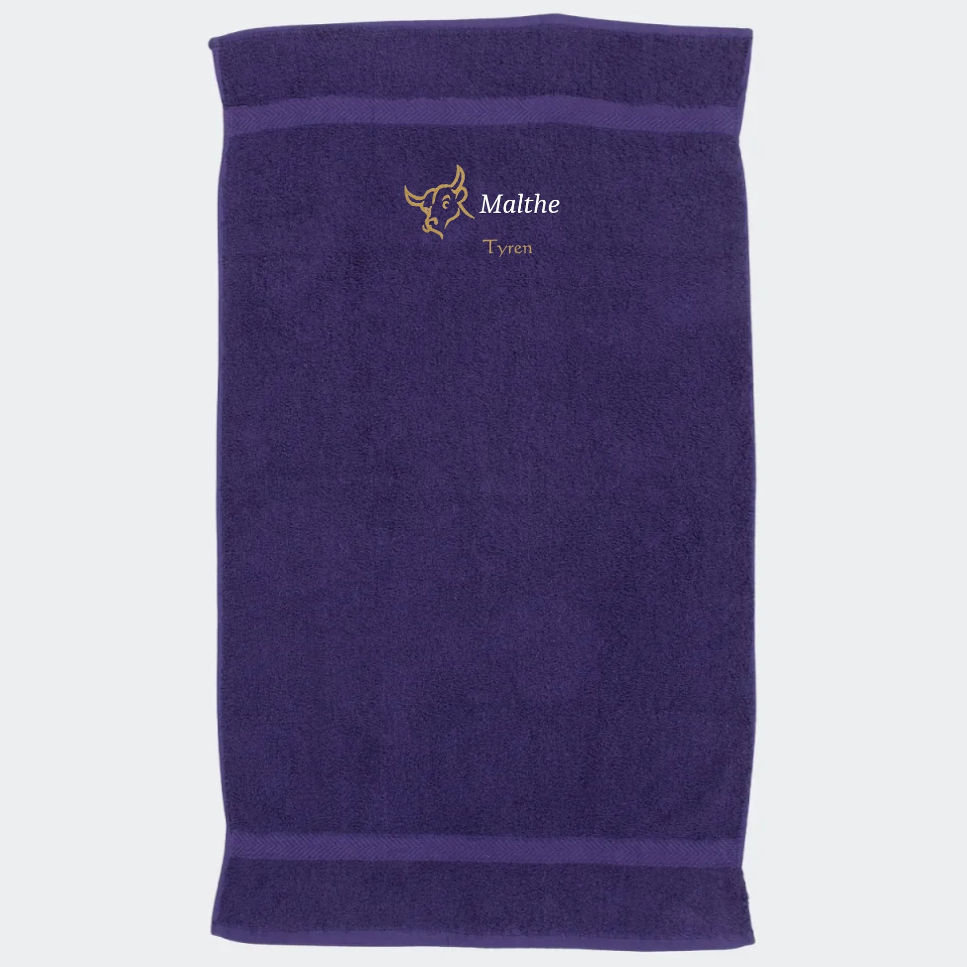 Håndklæde med stjernetegn og navn - Tyren Customizer TeeInBlue