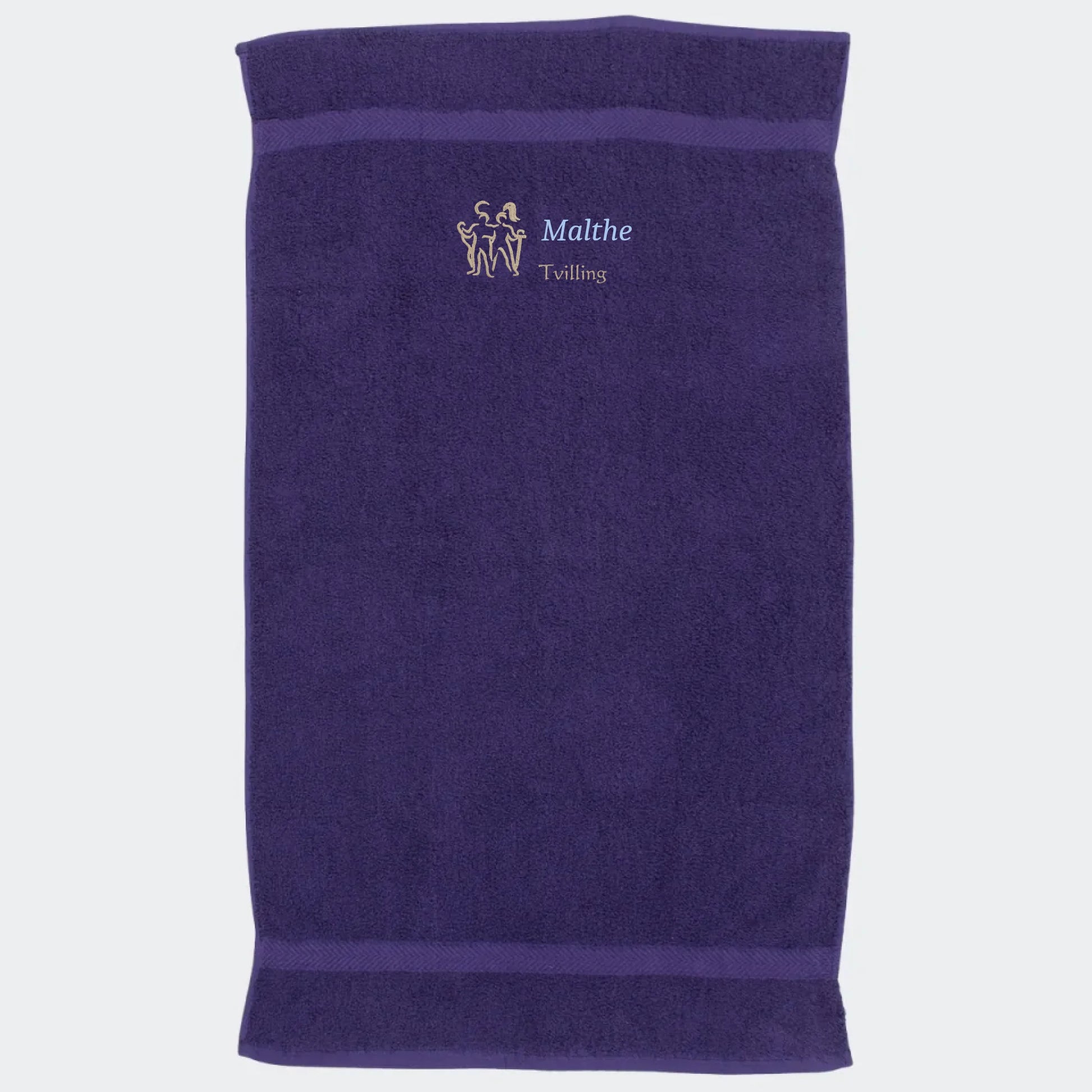 Håndklæde med stjernetegn og navn - Tvilling Customizer TeeInBlue Håndklæde med flere linjer Lilla 50x90