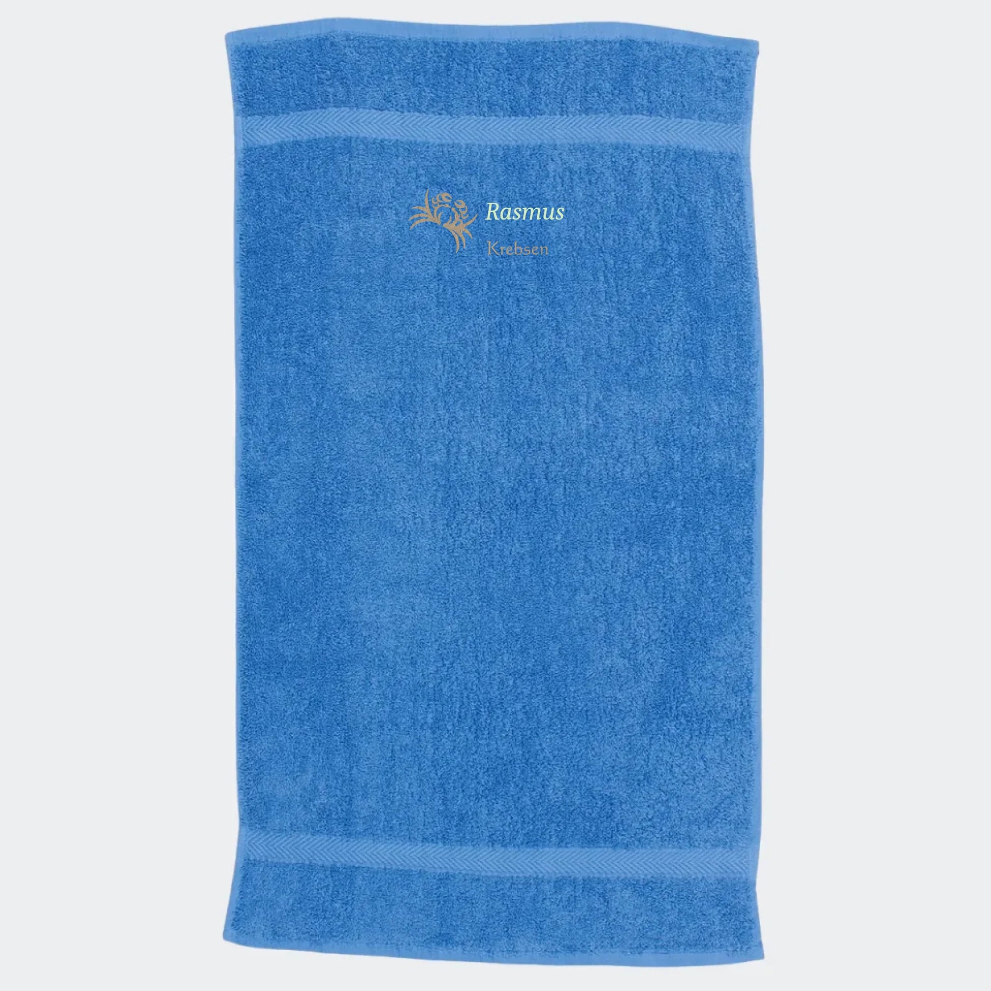 Håndklæde med stjernetegn og navn - Krebsen Customizer TeeInBlue Håndklæde med flere linjer Hav blå 50x90