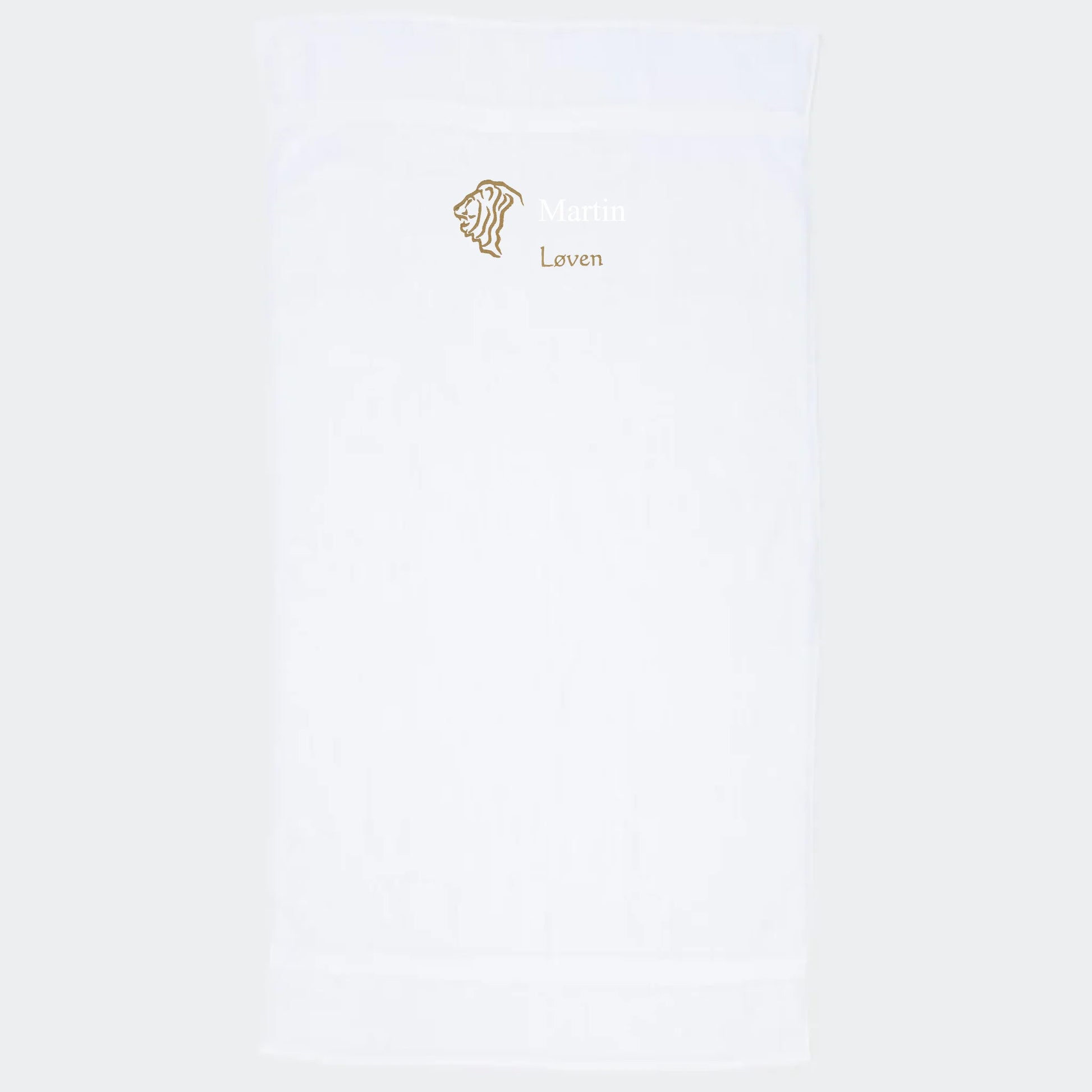 Håndklæde med stjernetegn og navn - Løven Customizer TeeInBlue Håndklæde med flere linjer Hvid 50x90