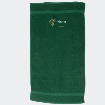 Håndklæde med stjernetegn og navn - Løven Customizer TeeInBlue Håndklæde med flere linjer Mørkgrøn 50x90
