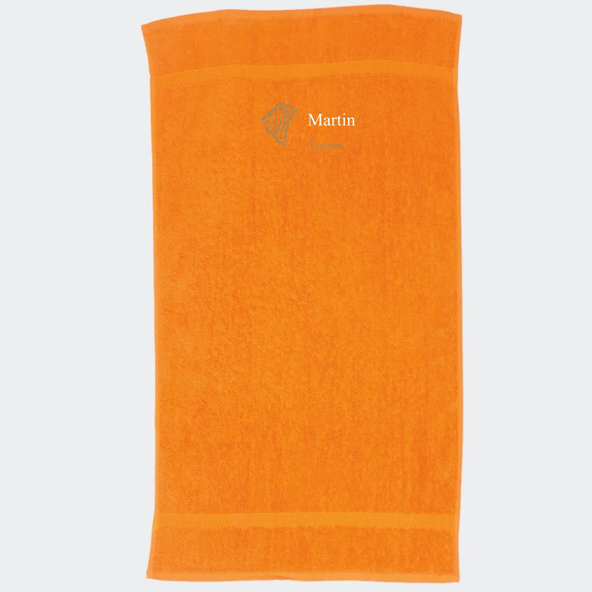 Håndklæde med stjernetegn og navn – Løven, flere linjer orange 50x90