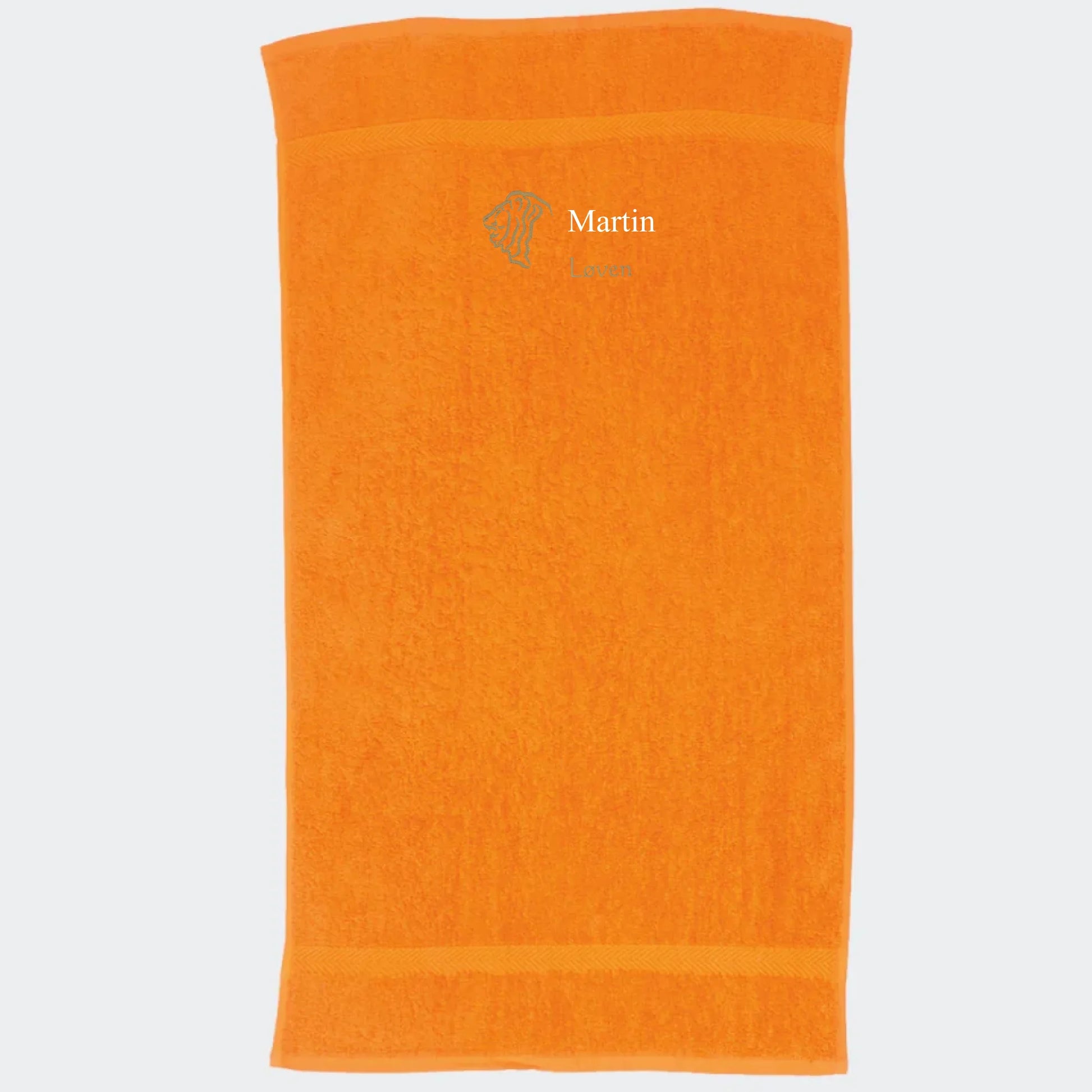 Håndklæde med stjernetegn og navn - Løven Customizer TeeInBlue Håndklæde med flere linjer Orange 50x90