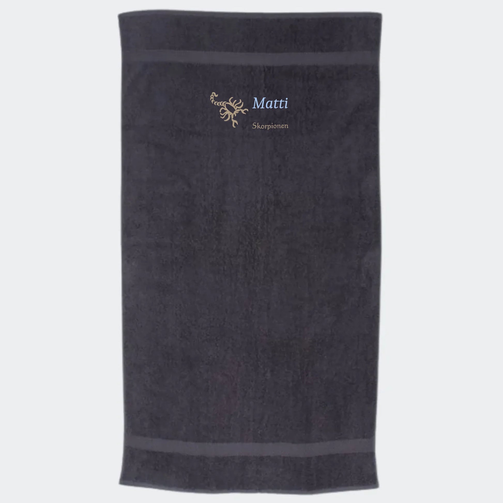 Håndklæde med stjernetegn og navn - Skorpionen Customizer TeeInBlue Håndklæde med flere linjer Mørkegrå 50x90