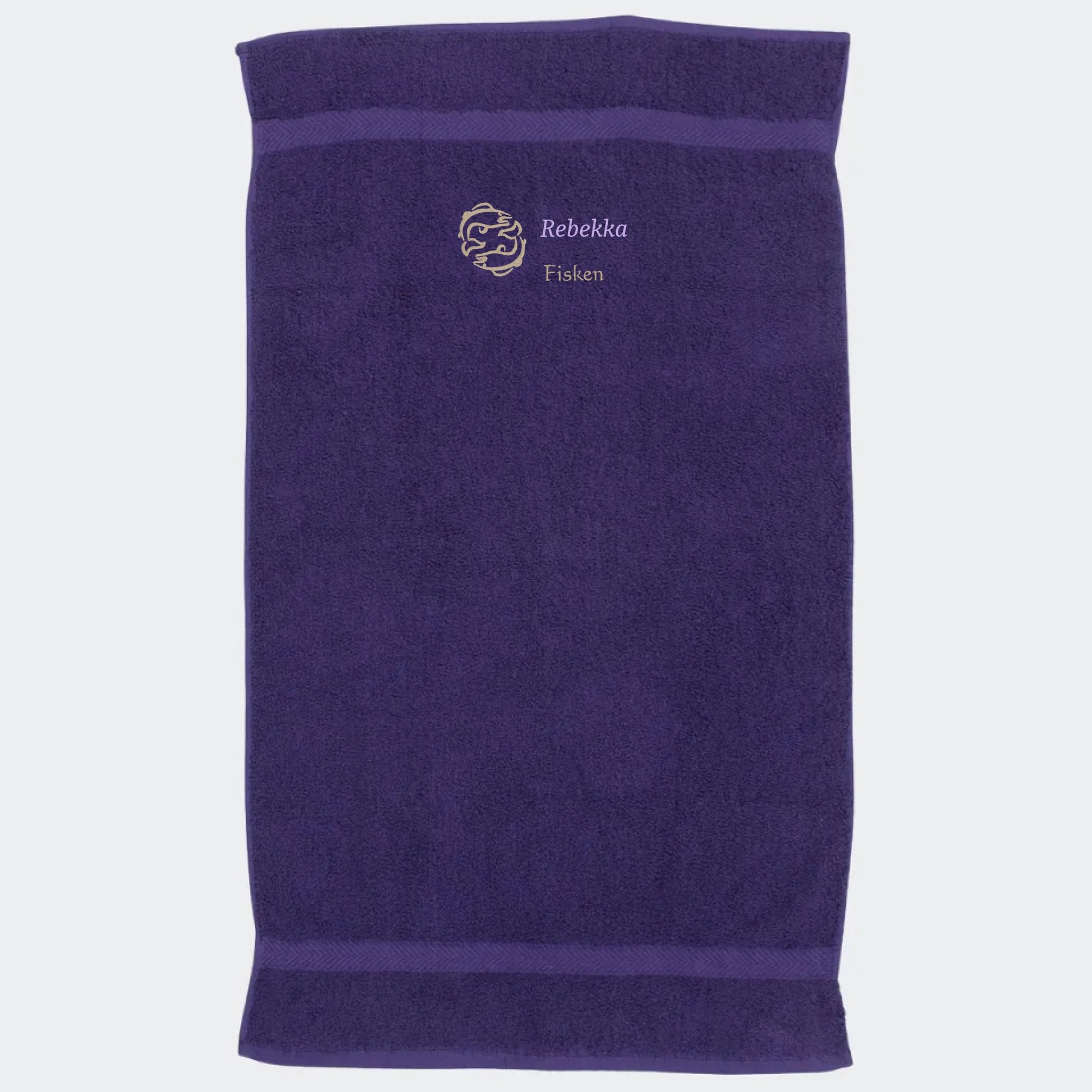 Håndklæde med stjernetegn og navn - Fisken Customizer TeeInBlue Håndklæde med flere linjer Lilla 50x90