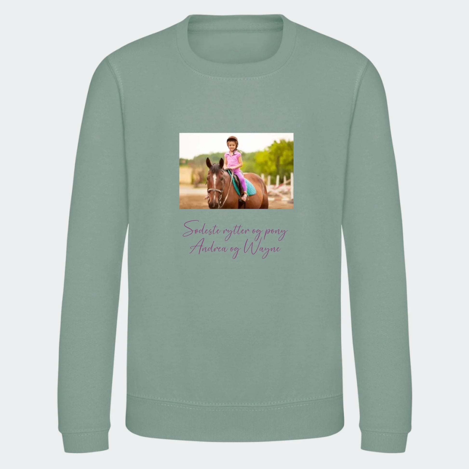 Sweatshirt til Junior - Upload eget billede Customizer TeeInBlue Print på front Dusty Green 3-4 år