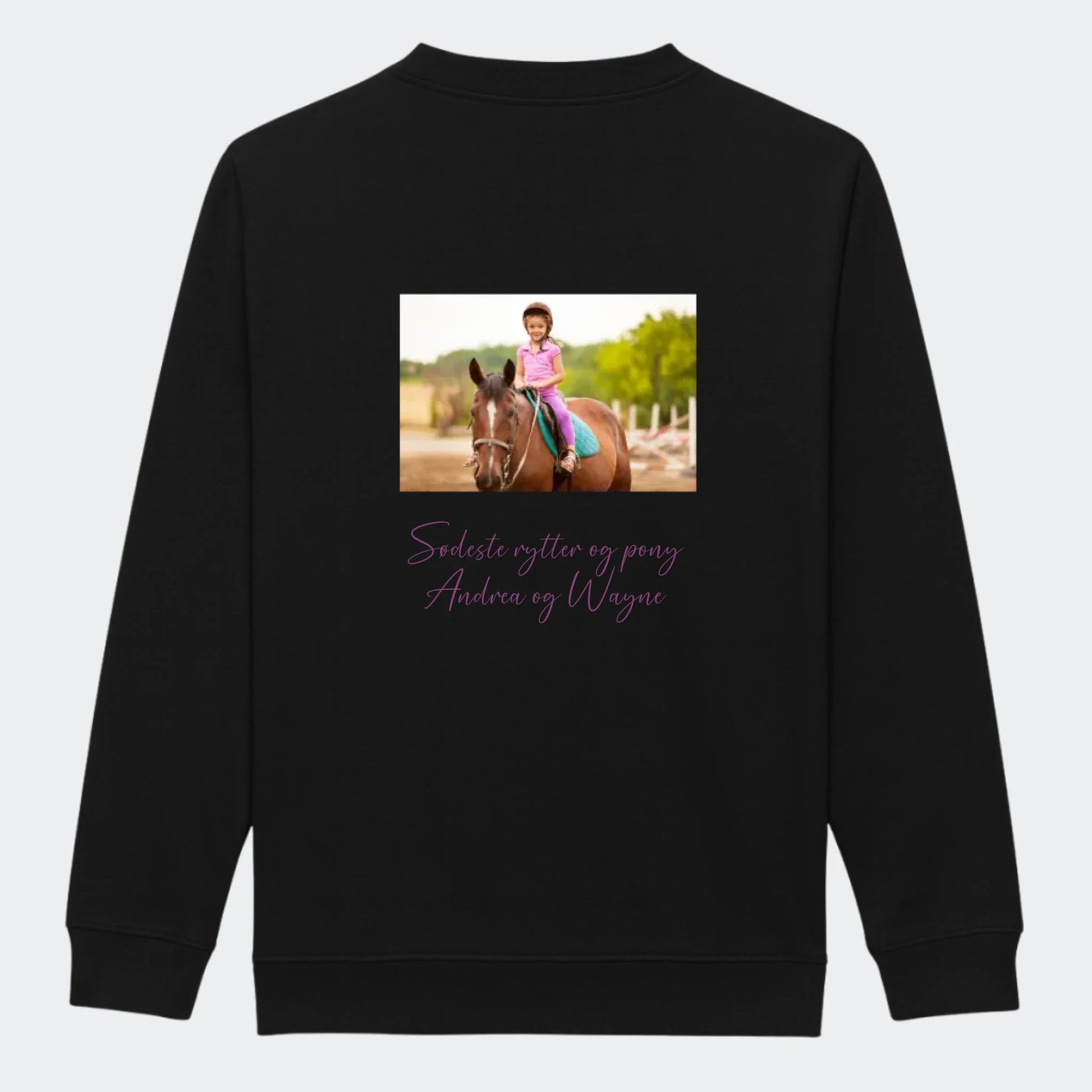 Sweatshirt til Junior - Upload eget billede Customizer TeeInBlue Print på ryggen Sort 3-4 år