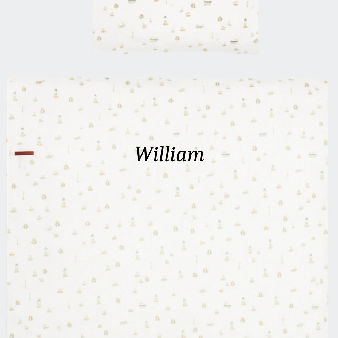 Little Dutch - Junior Sengesæt med navn - Sailors Bay White Customizer TeeInBlue Little Dutch - Junior Sengesæt - Sailors Bay White Hvid 100x140 cm