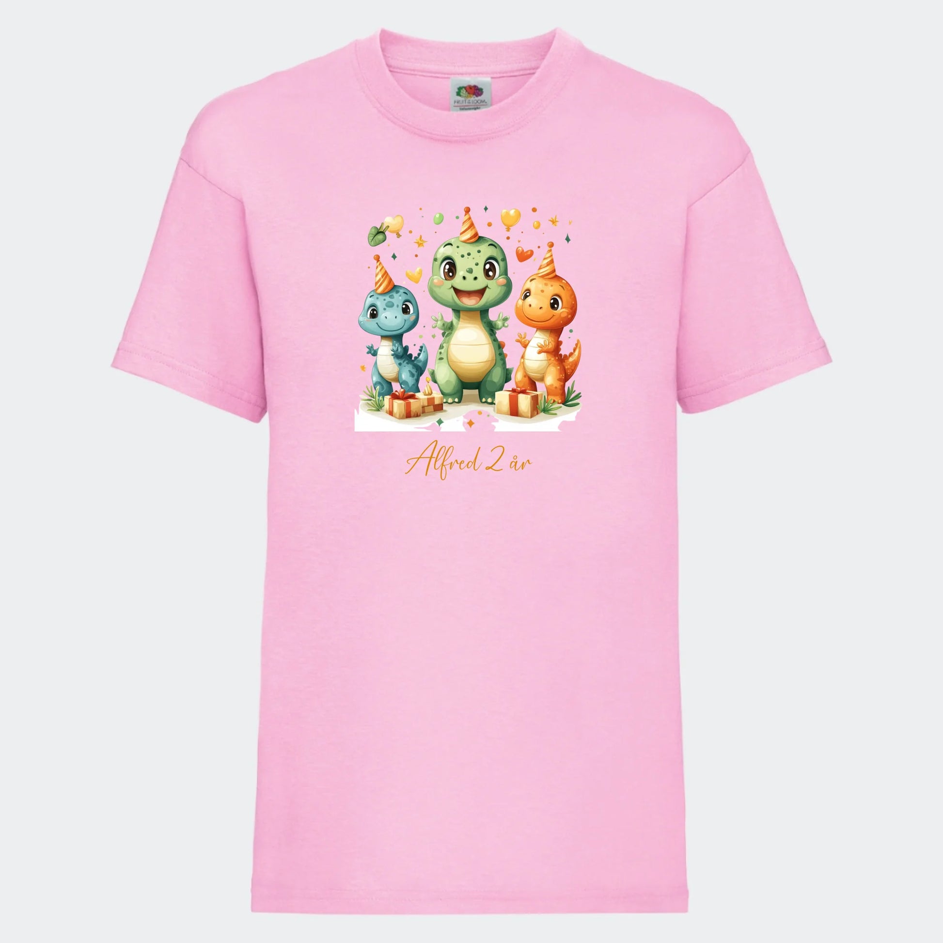 T-shirt til børn - Dino med fødselsdagshatte Customizer TeeInBlue T-shirt Print på front Lyserød 3-4 år