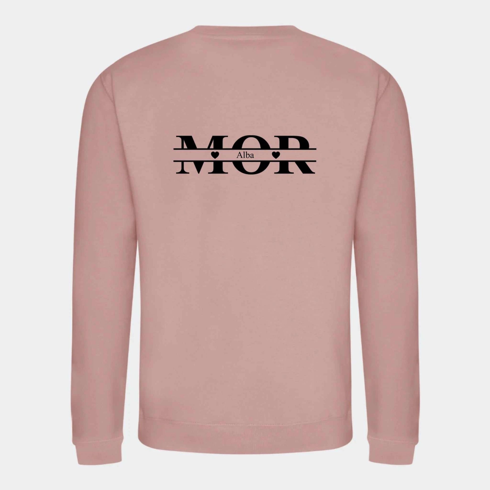 Sweatshirt til voksne - Mor med hjerter og navne Customizer TeeInBlue Print på ryggen Dusty Pink Small