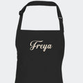 Forklæde med navn sort - Voksen Unik Min Egen Verden.dk 1 linje sort One size