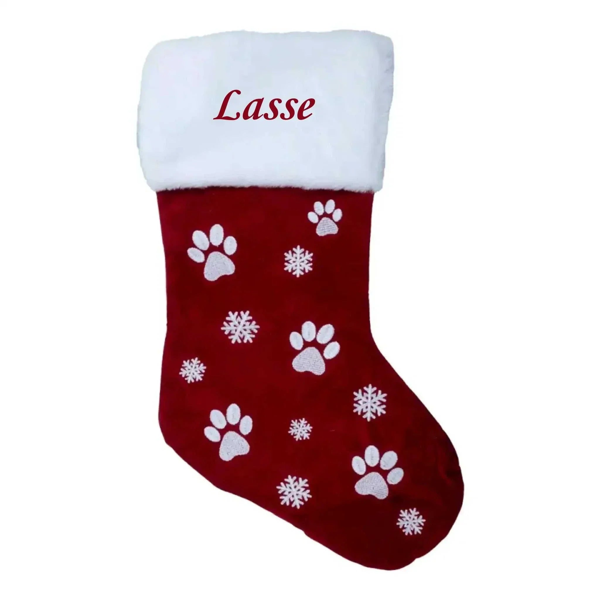 Rød julestrømpe med hvide poter og snefnug, personlig broderet med navn til kat, perfekt kattens julesok til julefejring.