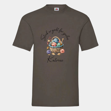 T-shirt - Strik er godt for sjælen Customizer TeeInBlue Print på front Mørkebrun Small