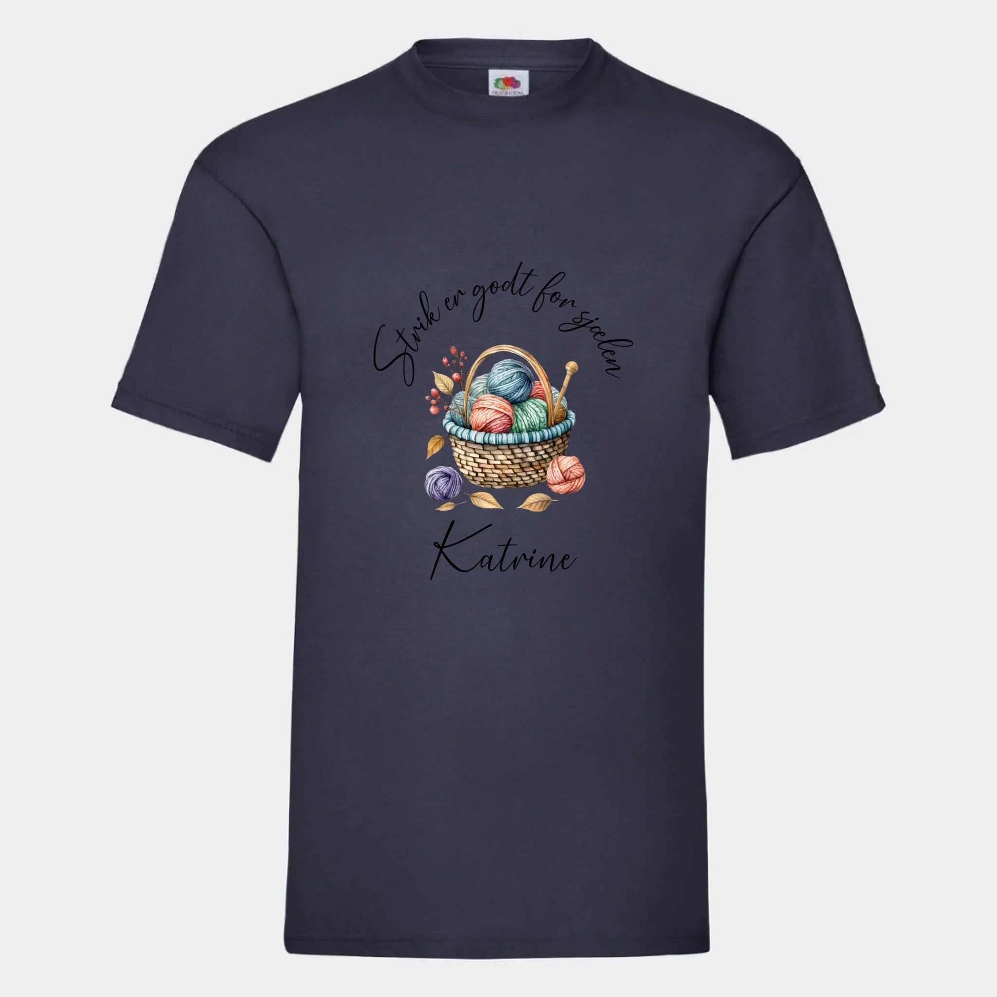 T-shirt - Strik er godt for sjælen Customizer TeeInBlue Print på front Navy Small