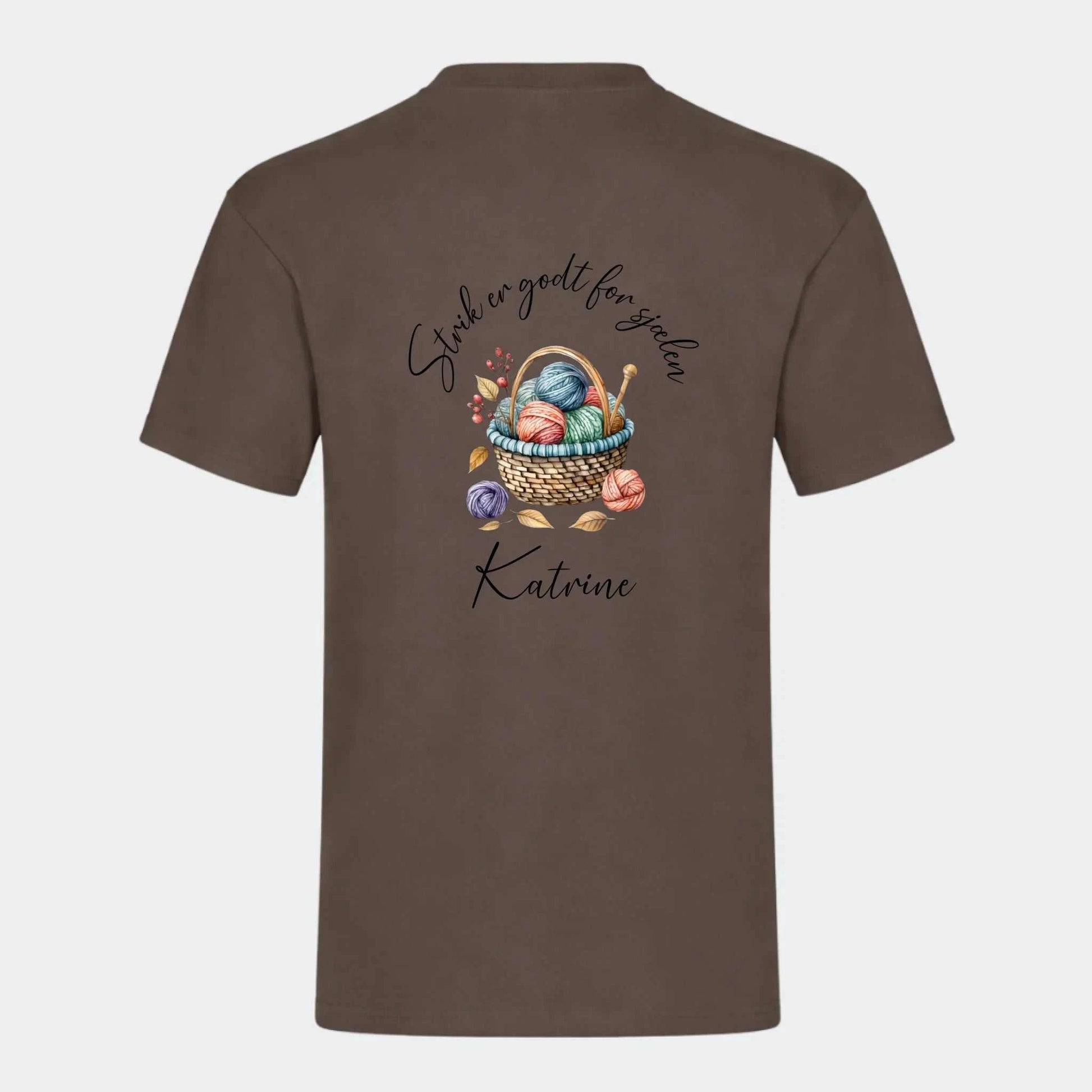 T-shirt - Strik er godt for sjælen Customizer TeeInBlue Print på ryg Mørkebrun Small