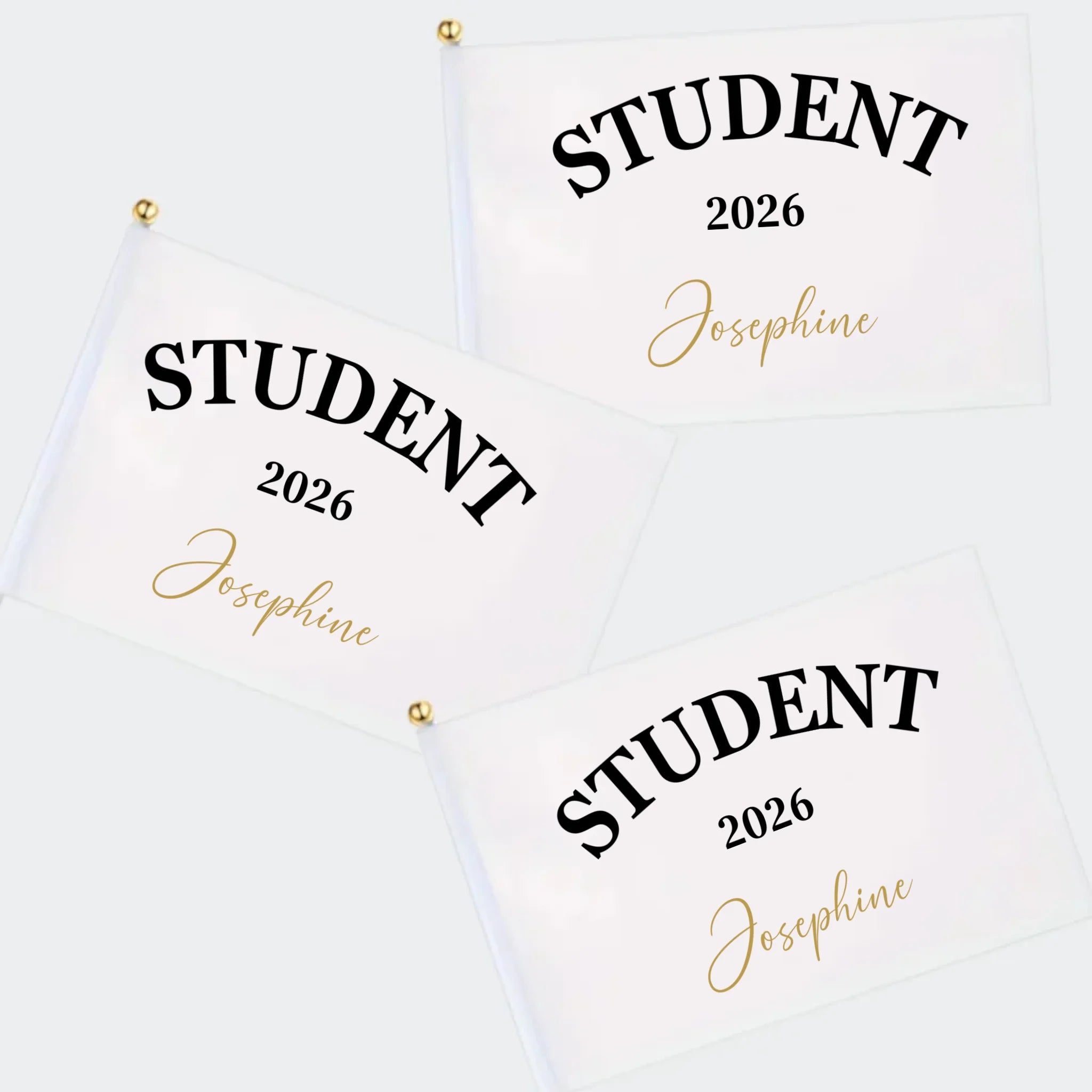 Tre hvide flag med Student 2026