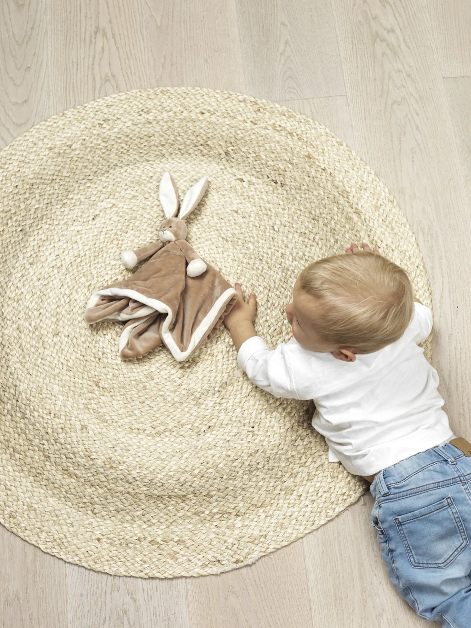 4067_DiinglBlankieSitting_LOW