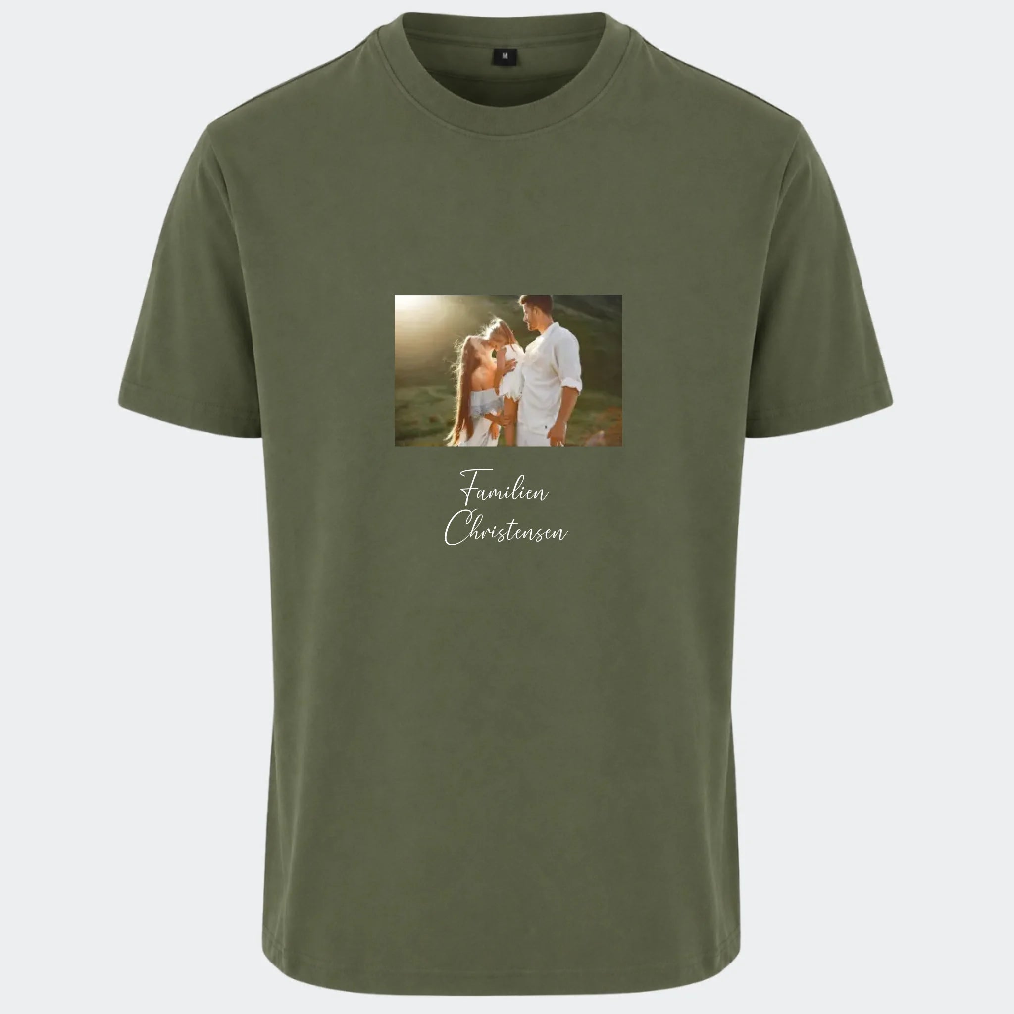T-shirt – Upload eget billede, oliven, set forfra