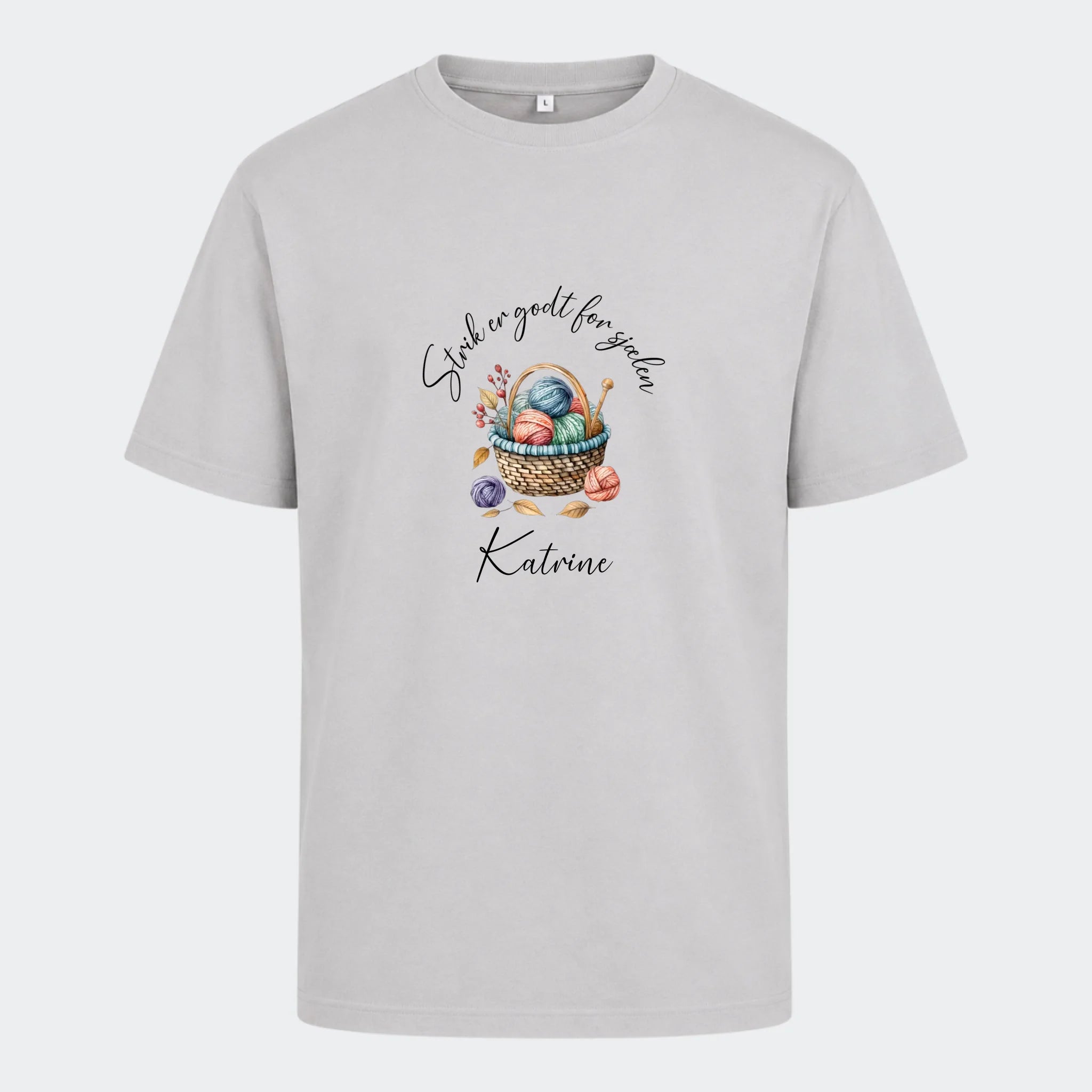 T-shirt – Strik er godt for sjælen. Se motiver, lysegrå, set forfra