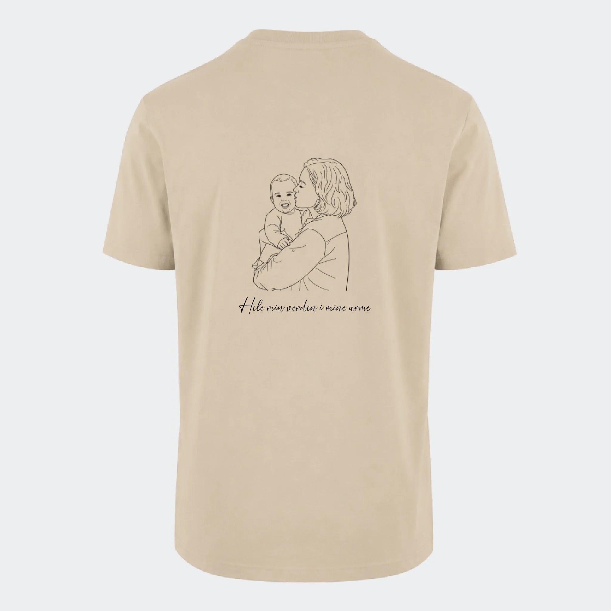 T-shirts til voksne – Stregtegning med eget billede, sand, set bagfra