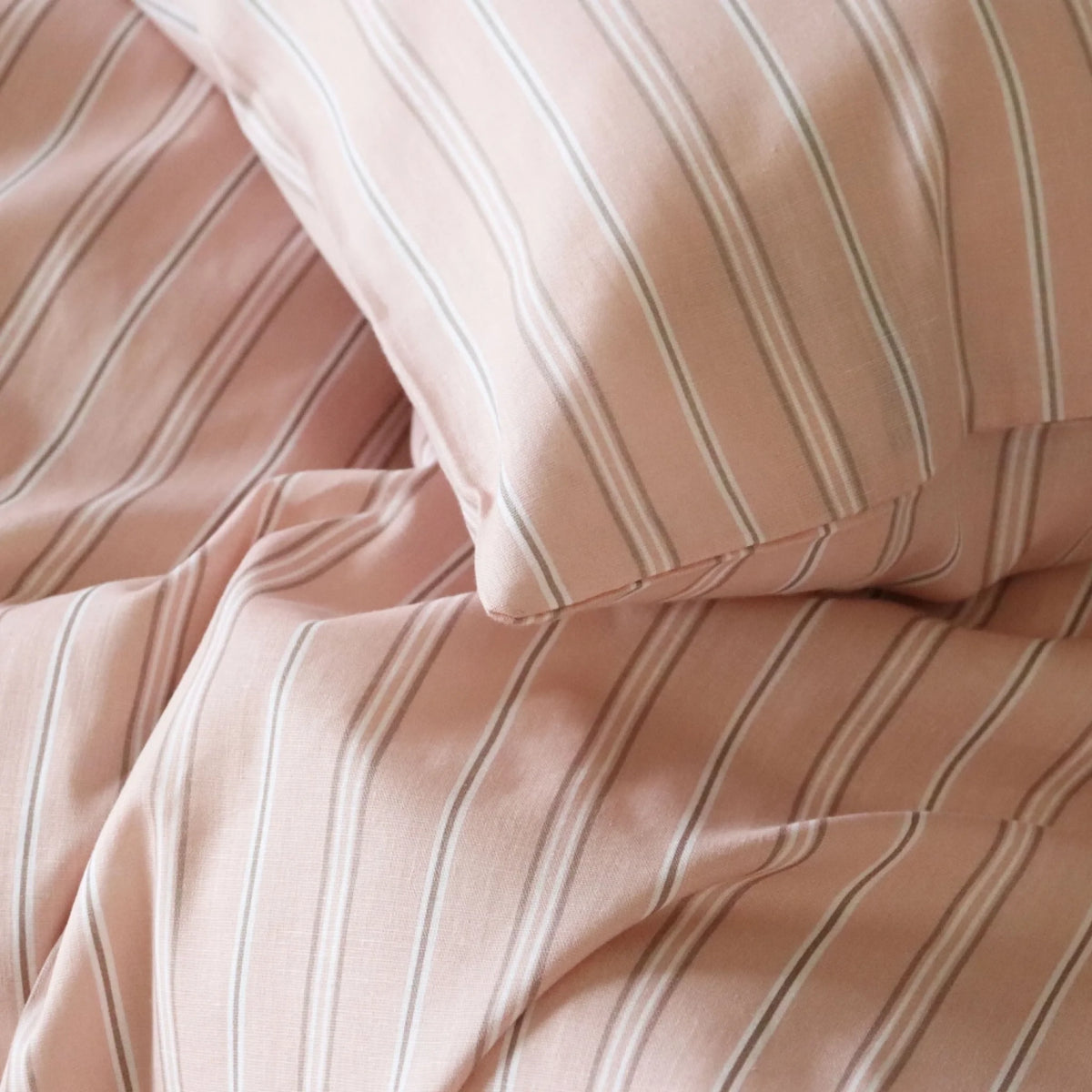 Rosie-stripe-room-2_8cf126e2-5a9a-45ae-82a0-affd9fb36d1f