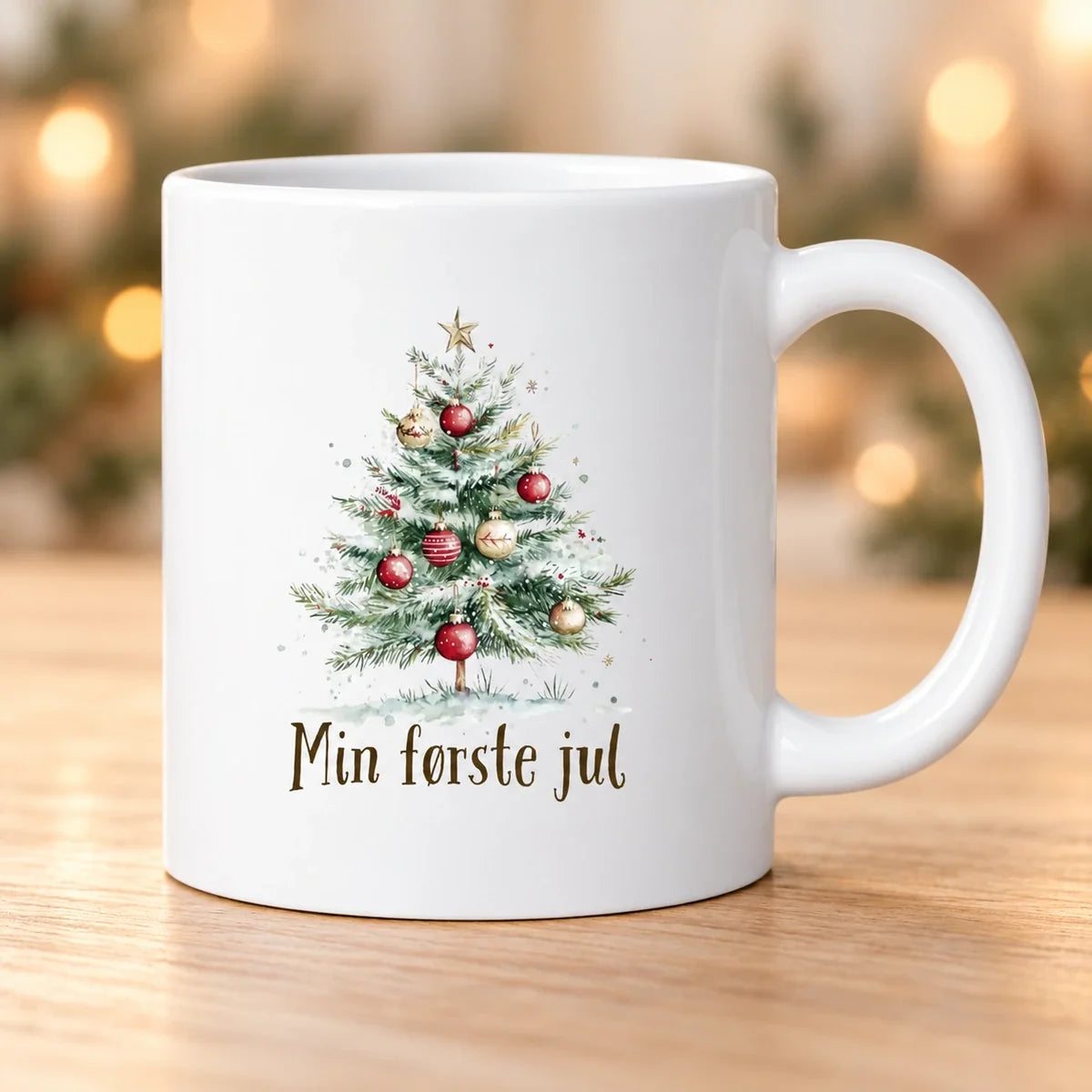 Julekop 180 ml med juletræ og Min første jul på hyggelig, meget diffus julebaggrund