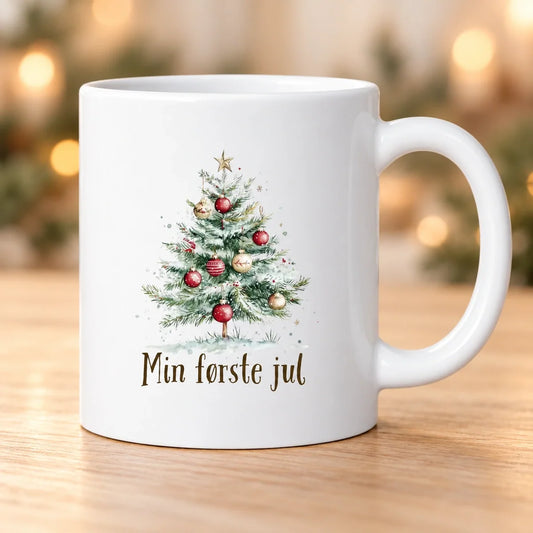 Julekop 180 ml med juletræ og Min første jul på hyggelig, meget diffus julebaggrund