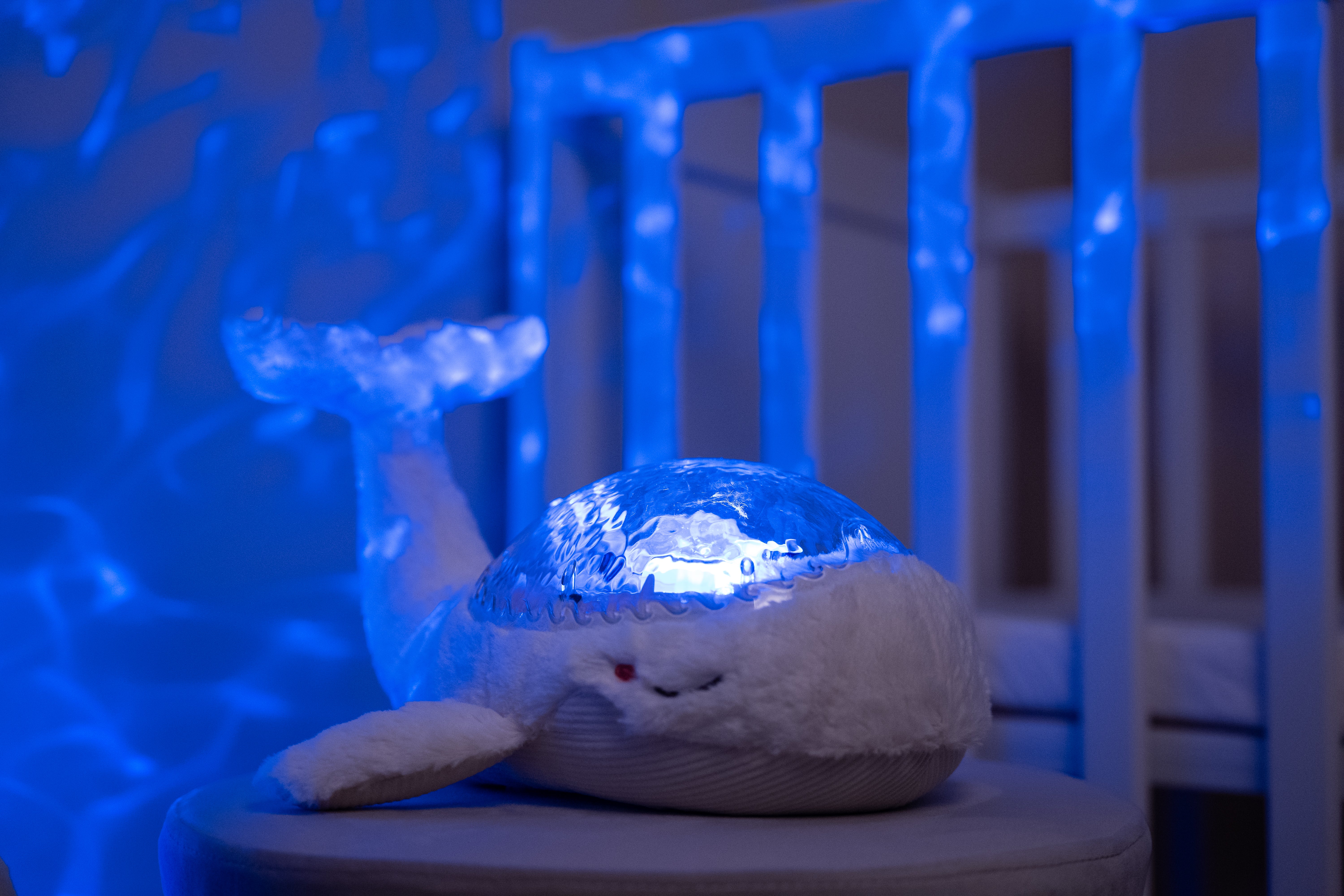 Tranquil Whale – White rechargeable, cloud b