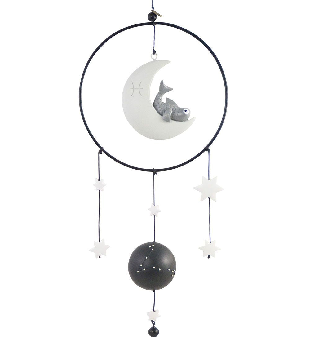 Drømmefanger uro med fisk på månen, stjerner og planet. Kids by Friis