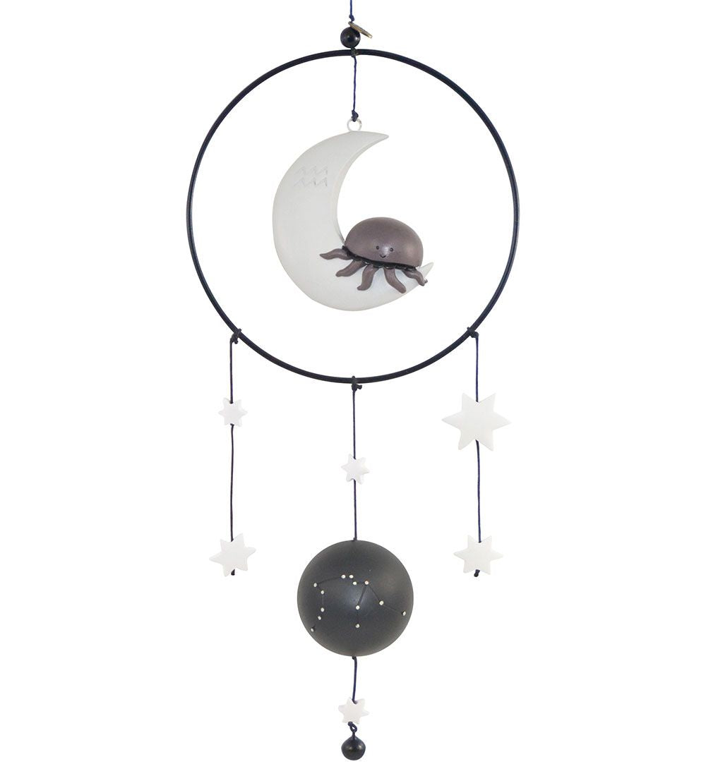 Drømmefanger uro med vandmanden, måne, stjerner og planet