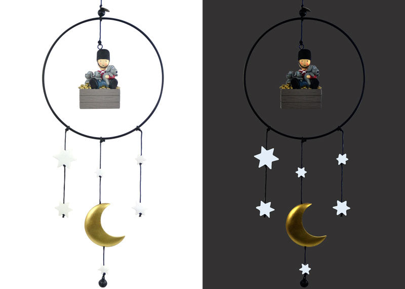 Uro med soldat og hunde fra Fyrtøjet eventyret.