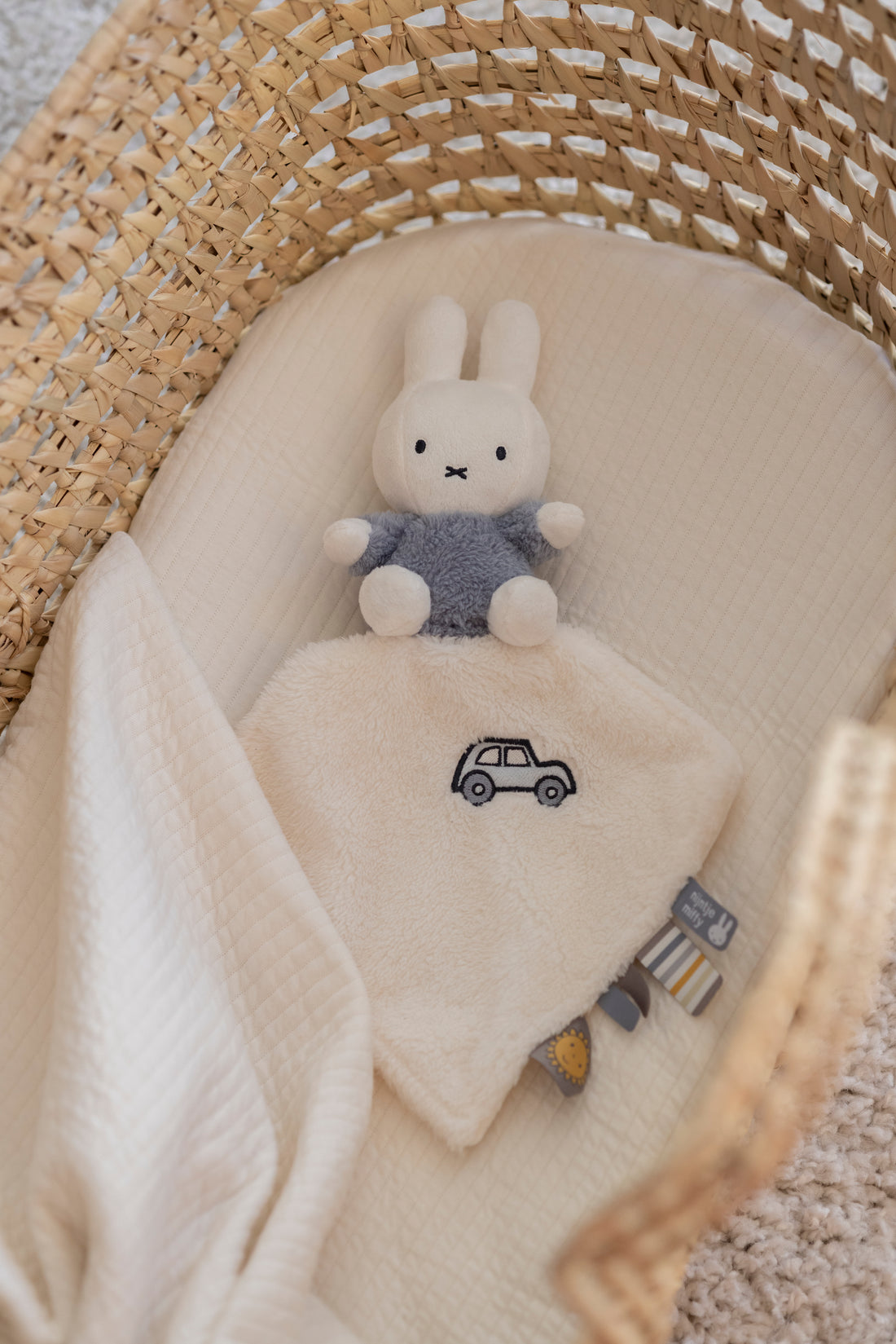 Miffy kramme bamse klud fluffy blue med bilbroderi og mærker