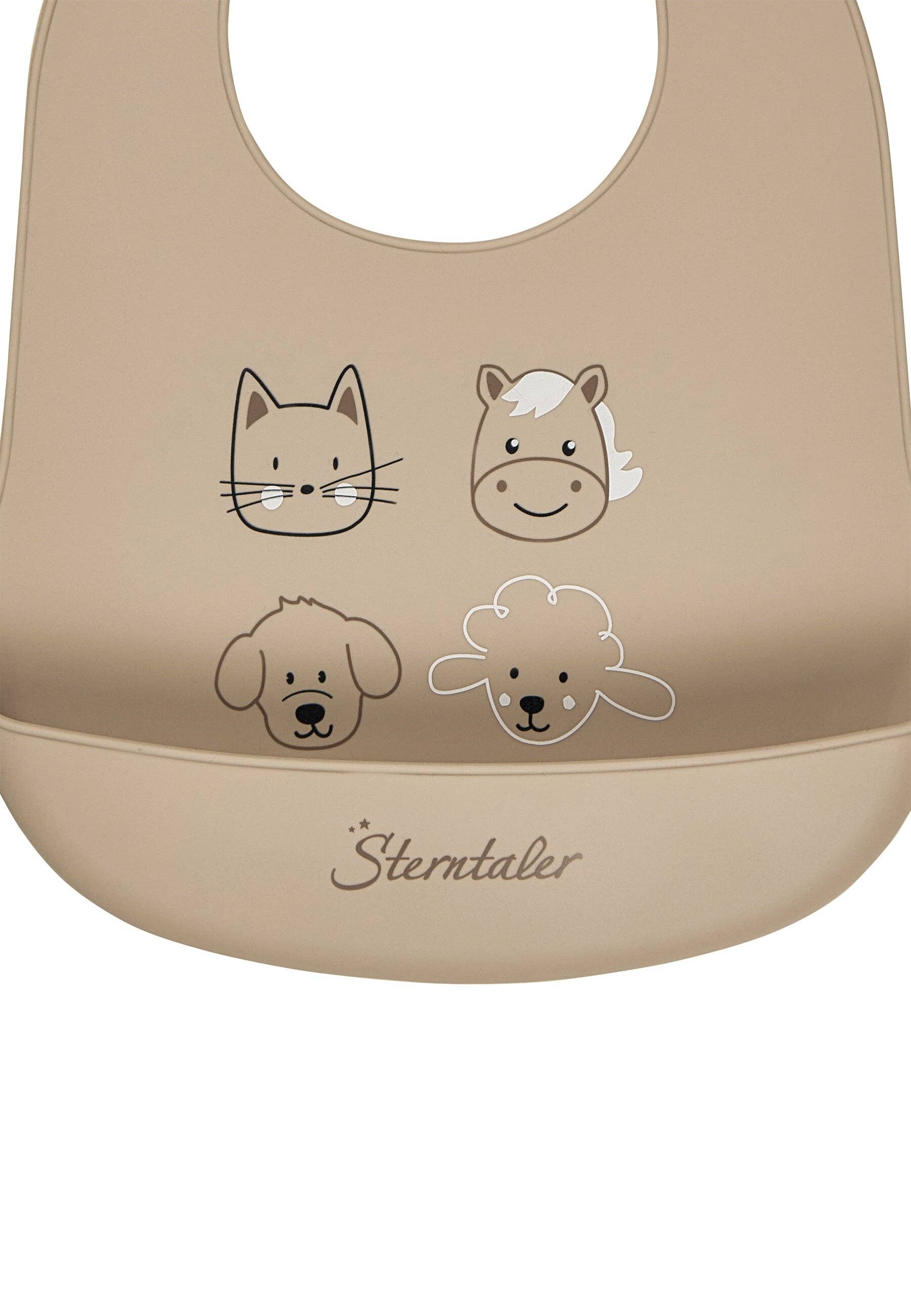 Beige Sterntaler silikonehagesmæk med bondegårdsmotiver af kat, hest, hund og får.