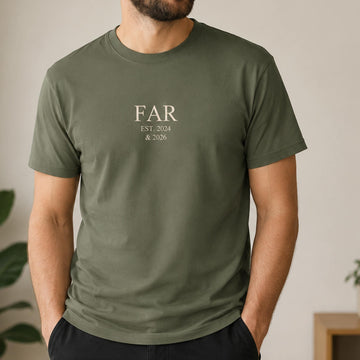 T-shirt med tryk til voksne - FAR EST. (Vælg selv tekst og årstal)