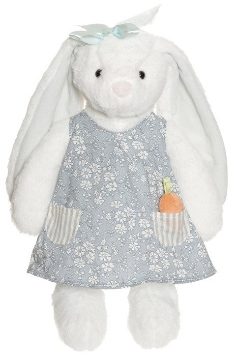 Teddykompaniet Hedda kanin i lyseblå kjole med gulerod i lommen.