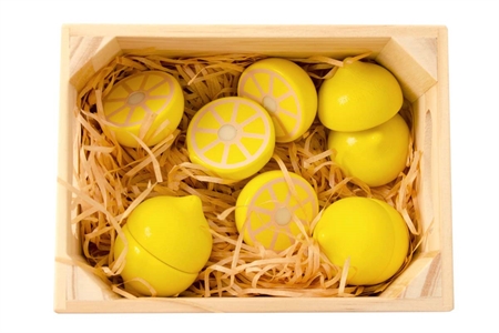 5 citroner med magnet i en kasse